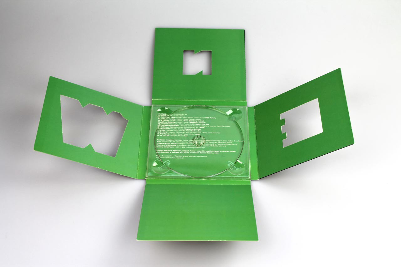 08 10-Seiter-mit-Stanzung-und-Kreuzfaltung